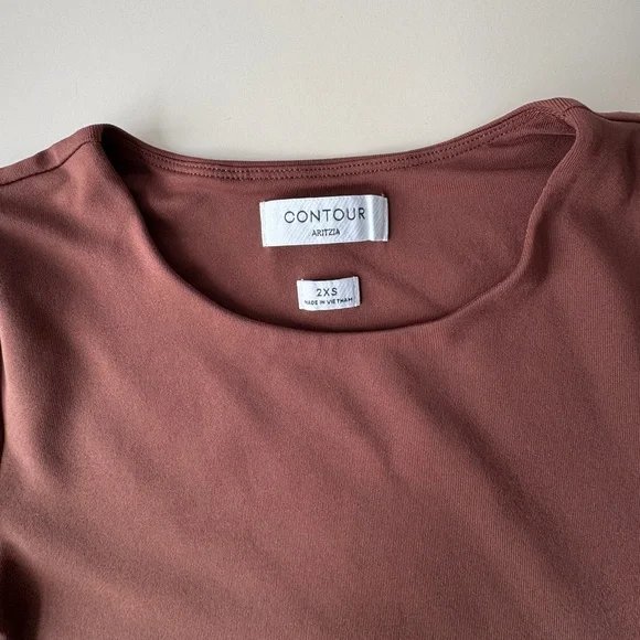 ARITZIA Babaton Contour Short Sleeve Tee - Mocha Brown-2XS - Picture 4 of 13
